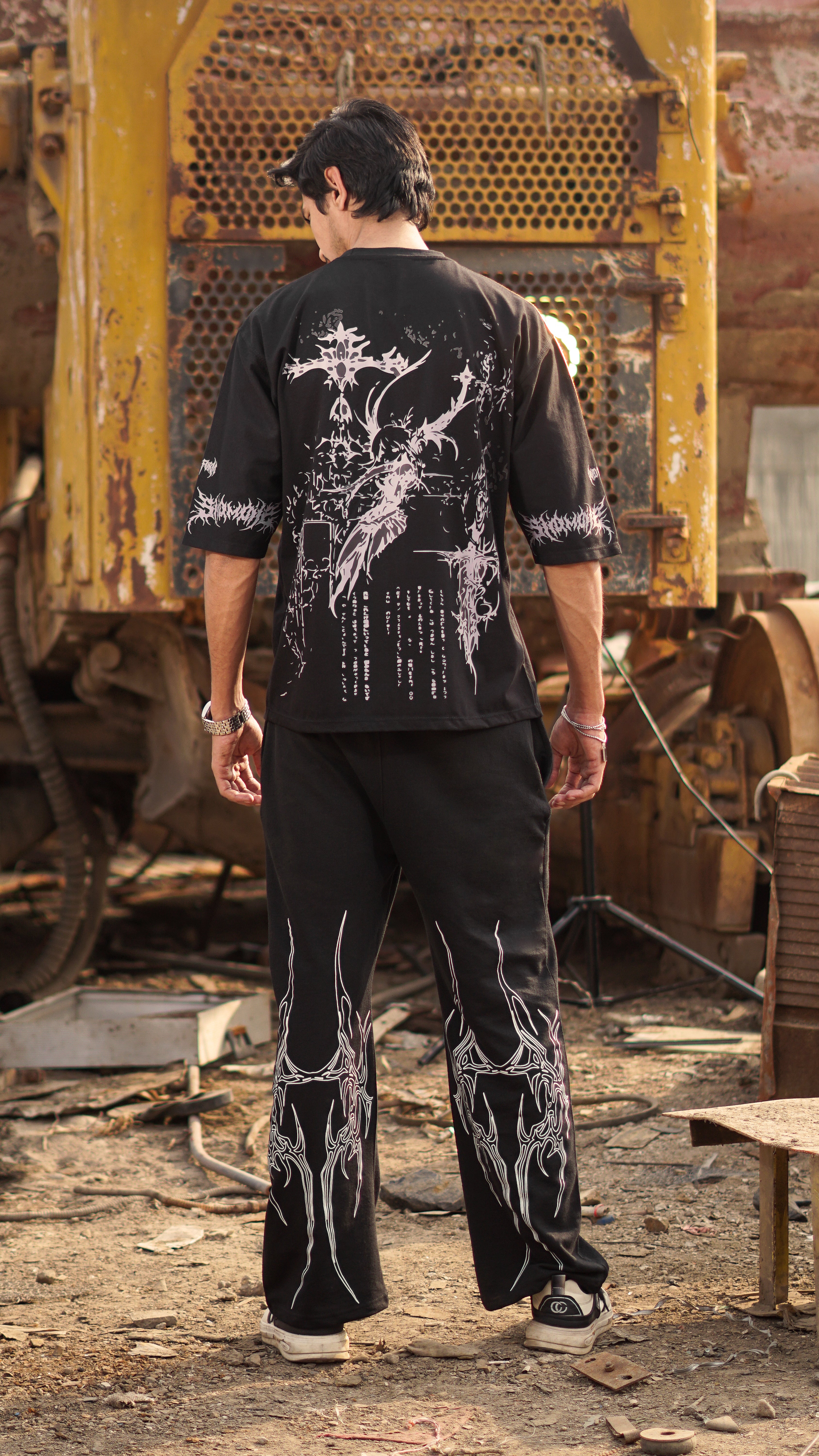 Void Form Signature Black Oversized T-shirt